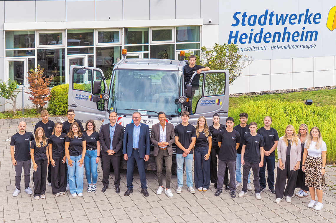 15 neue Azubis und duale Studierende freuen sich über ihren Ausbildungsstart bei der  Stadtwerke Heidenheim AG – Unternehmensgruppe
